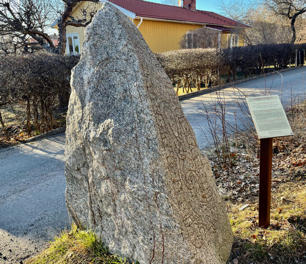 Uppland Runenstein 393 in Sigtuna, Schweden