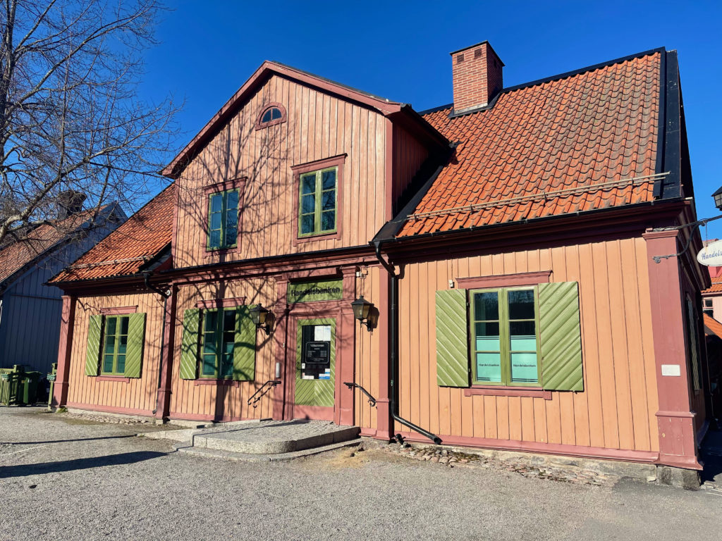 Buntes Holzhaus in Sigtuna, Schweden