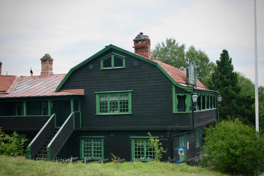 Das Restaurant Odinsburg liegt beim Uppsala Museum und bietet viel für Fans der Wikinger